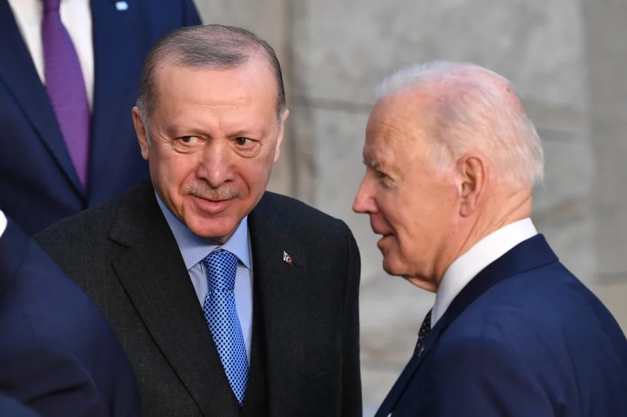 Σύνοδος Κορυφής ΝΑΤΟ: Ανατολίτικο παζάρι Ερντογάν για όλα τα θέματα – Θέλει και συνάντηση με τον Τζο Μπάιντεν