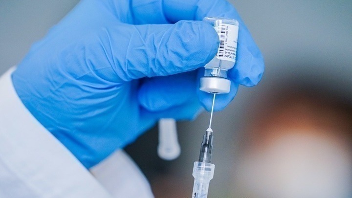 Covid-19: Η 4η δόση εμβολίου παρέχει μεγαλύτερη προστασία στους ηλικιωμένους – Τι λέει η έρευνα