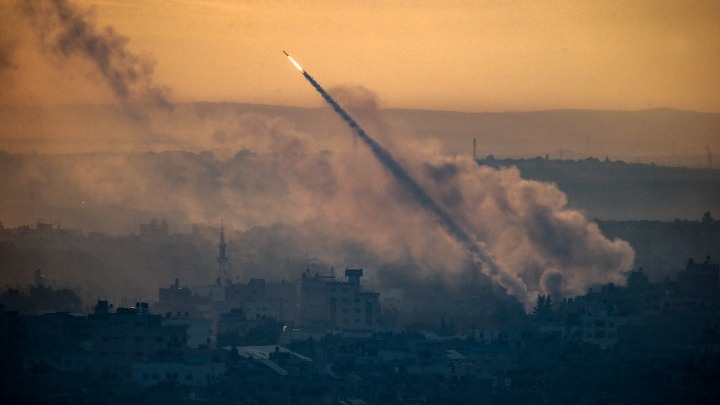 Βομβαρδισμοί και οδομαχίες στη Γάζα – Σήμερα αναμένεται απόφαση του Διεθνούς Δικαστηρίου της Χάγης για το αίτημα κατάπαυσης του πυρός
