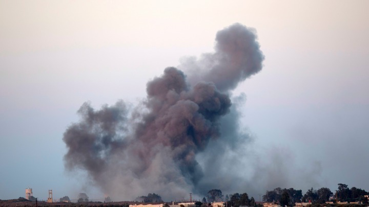 Ασταμάτητοι βομβαρδισμοί στη Γάζα – Οι ΗΠΑ απειλούν να φρενάρουν τη στρατιωτική βοήθεια στο Ισραήλ