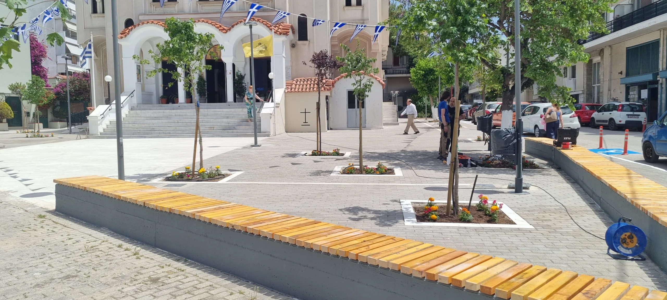 πλατεία Αγίου Κωνσταντίνου περιμετρικοί πάγκοι