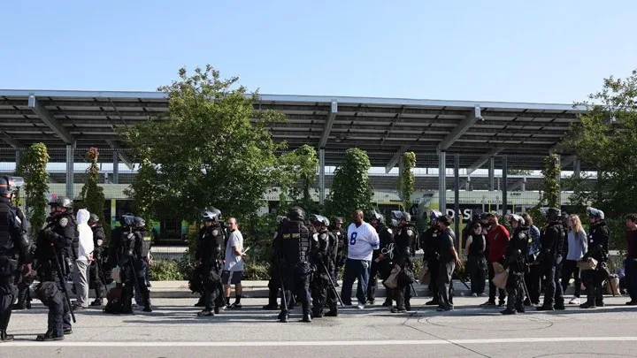Μαζικές συλλήψεις ομάδων που παραβιάζουν την απαγόρευση κυκλοφορίας στο Λος Άντζελες