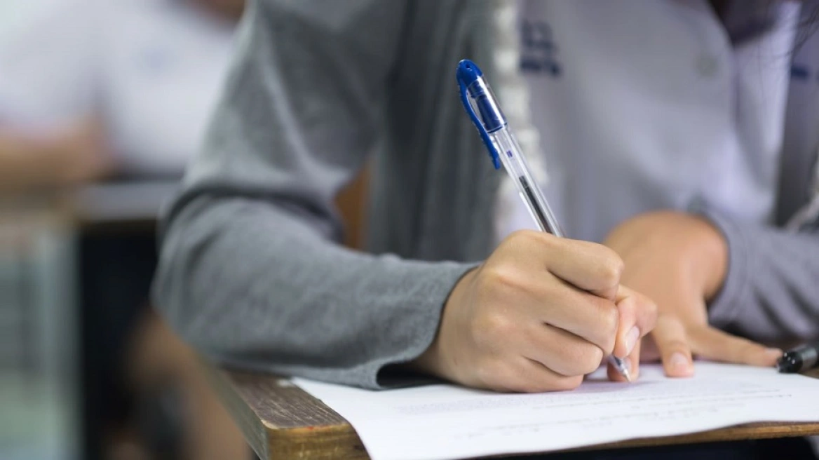 Σύλληψη διευθύντριας σε εξεταστικό κέντρο της Θεσσαλονίκης μετά από επεισόδιο με πατέρα μαθήτριας