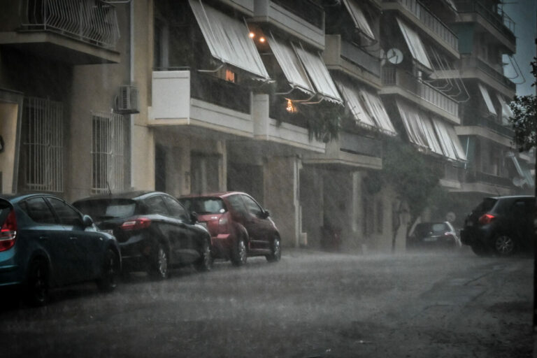 Κακοκαιρία: Χάος από τα μπουρίνια και 940 κλήσεις στην Πυροσβεστική